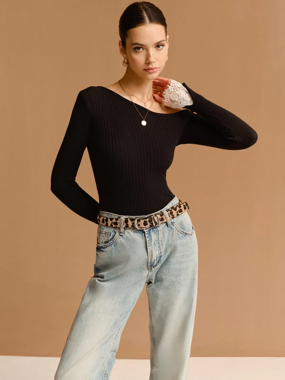 COMMENSE Asymmetrical Lace-Cuff Slim Sweater Black Hot