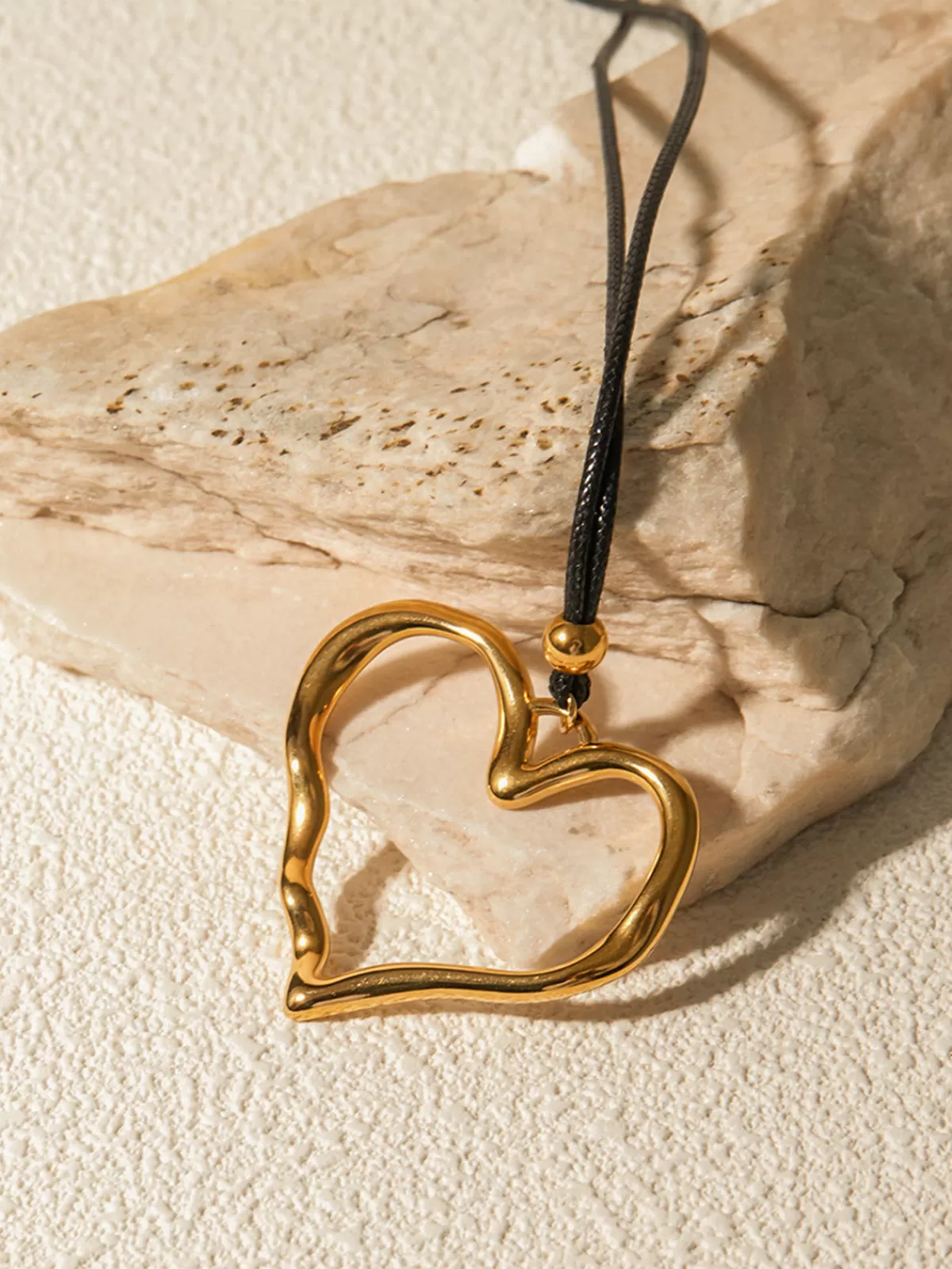 COMMENSE Hollow Out Love Heart Necklace Gold Fashion