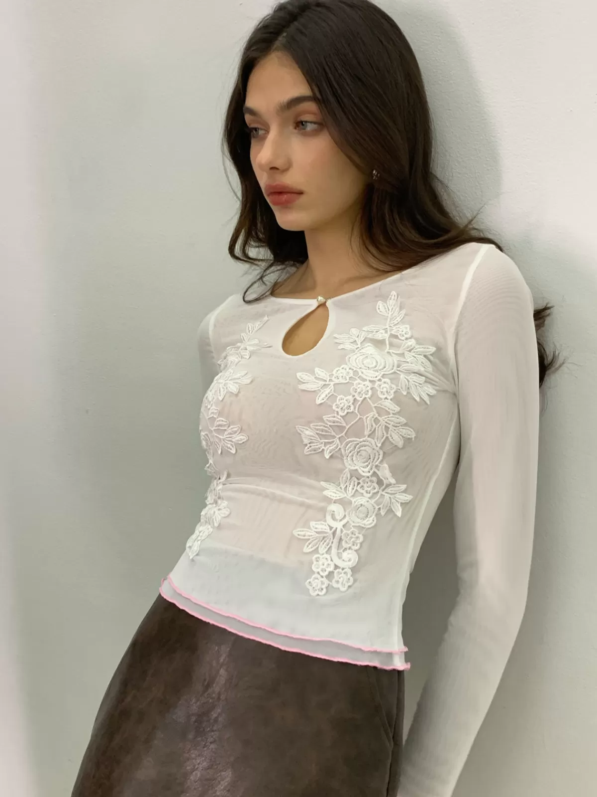 COMMENSE Keyhole Neckline Floral Mesh Blouse White Hot
