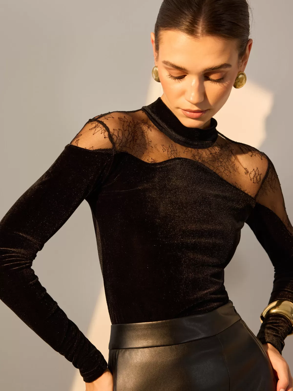 COMMENSE Lace Panel Velvet Slim Blouse Black Sale