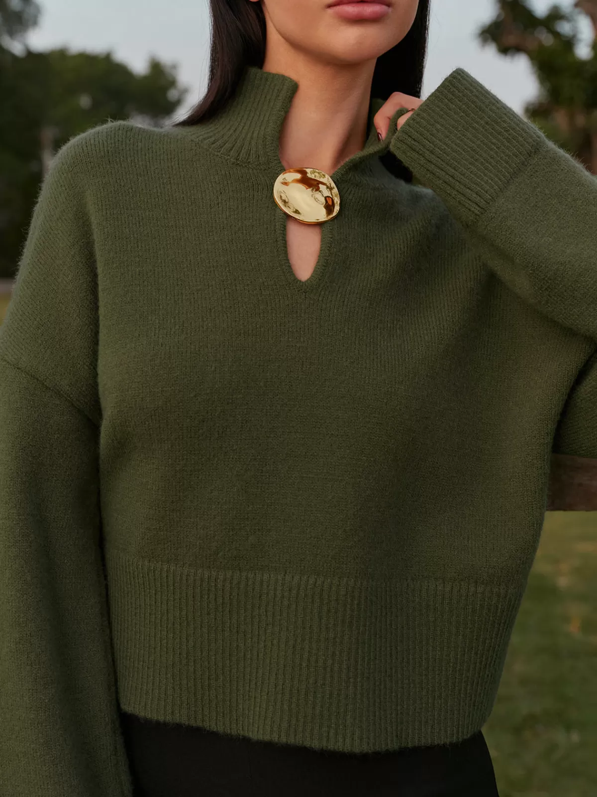 COMMENSE Mock Neck Metal-Detail Short Sweater ArmyGreen Fashion