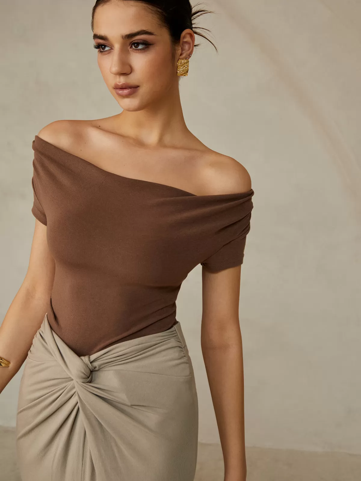 COMMENSE Off-Shoulder Pleated Blouse DarkBrown Shop