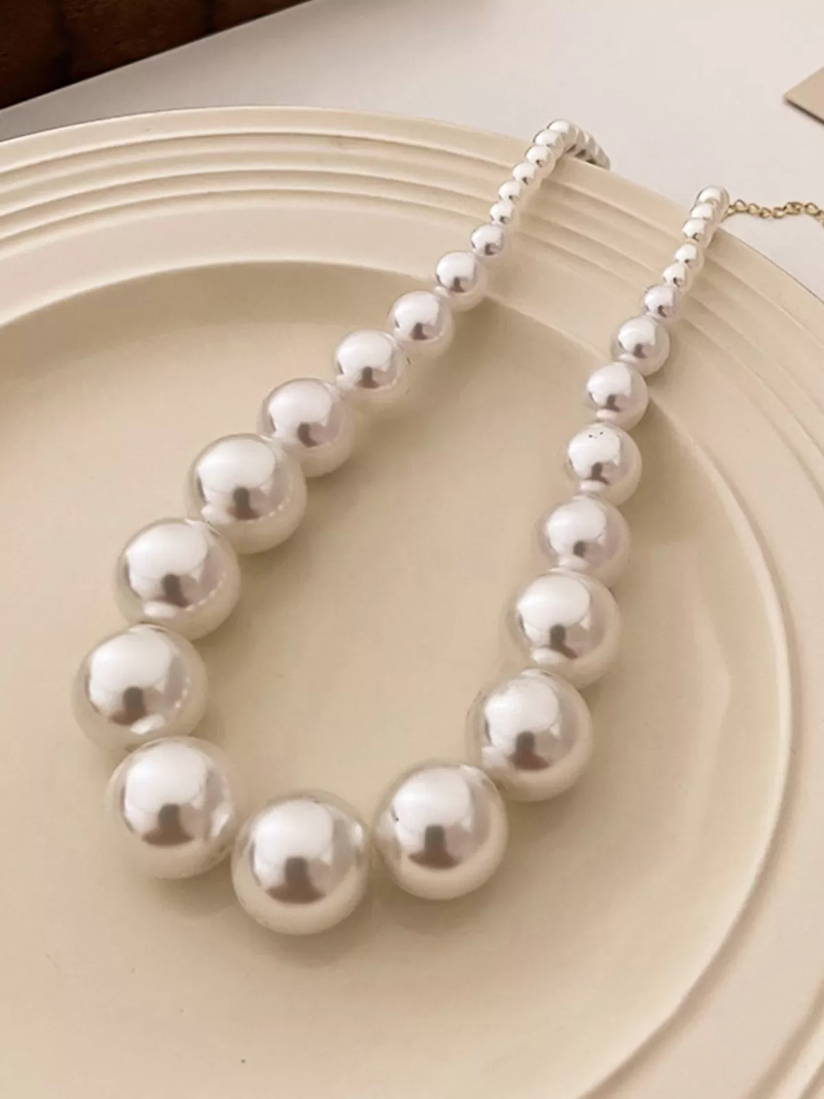 COMMENSE Acrylic Bead Necklace Off-White Cheap