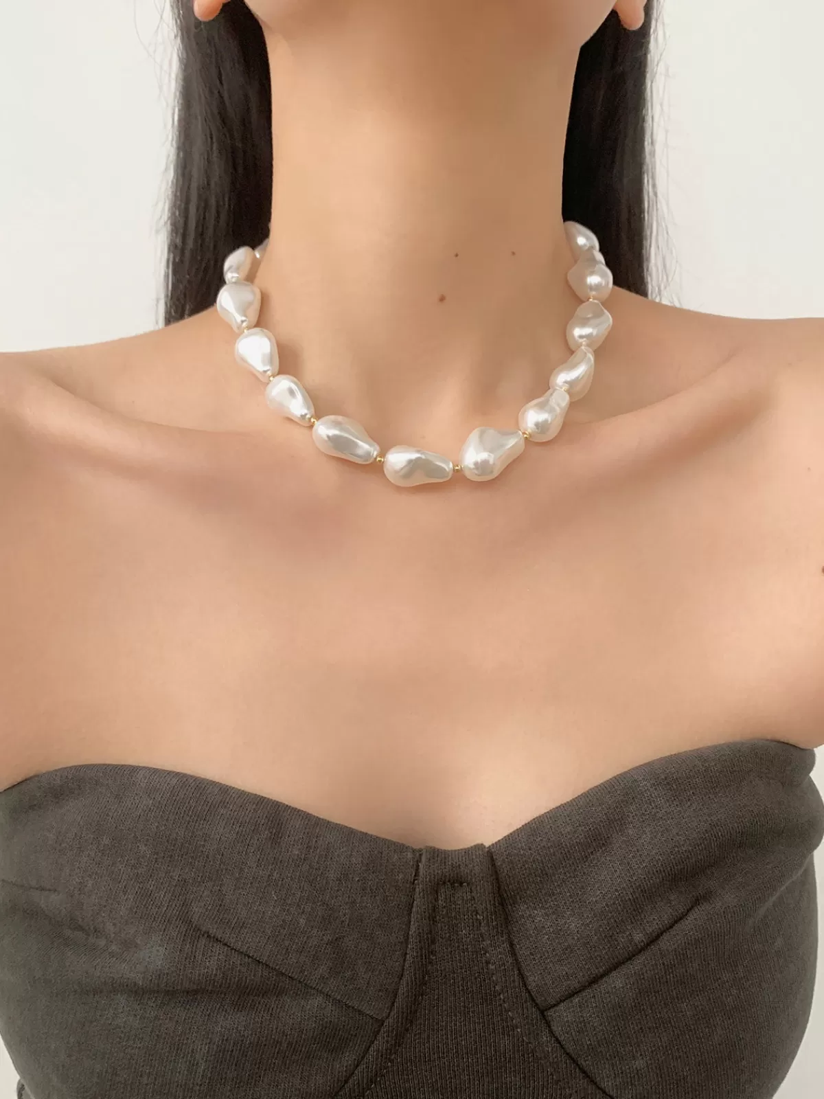 COMMENSE Pearl Effect Resin Necklace Off-White New
