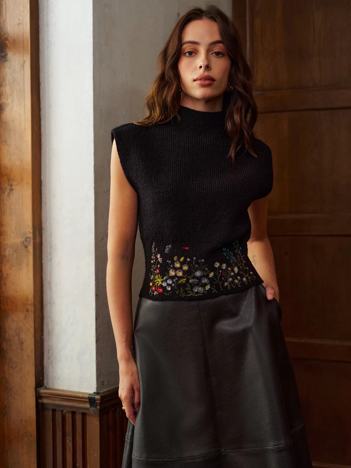 COMMENSE Stand Collar Embroidery Floral Sweater Vest Black Shop