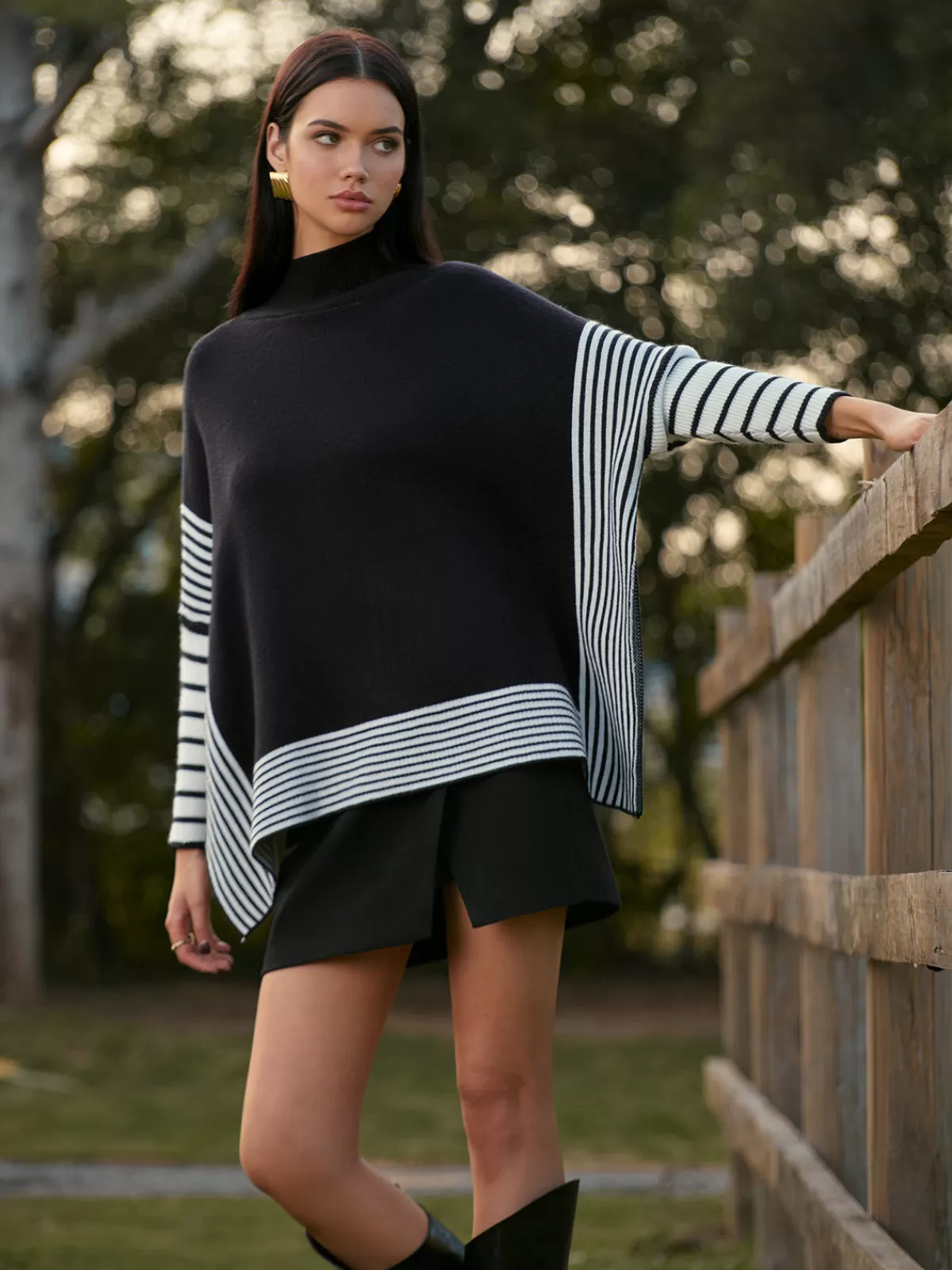 COMMENSE Two-Tone Pinstripe Split Knit Top Black Hot