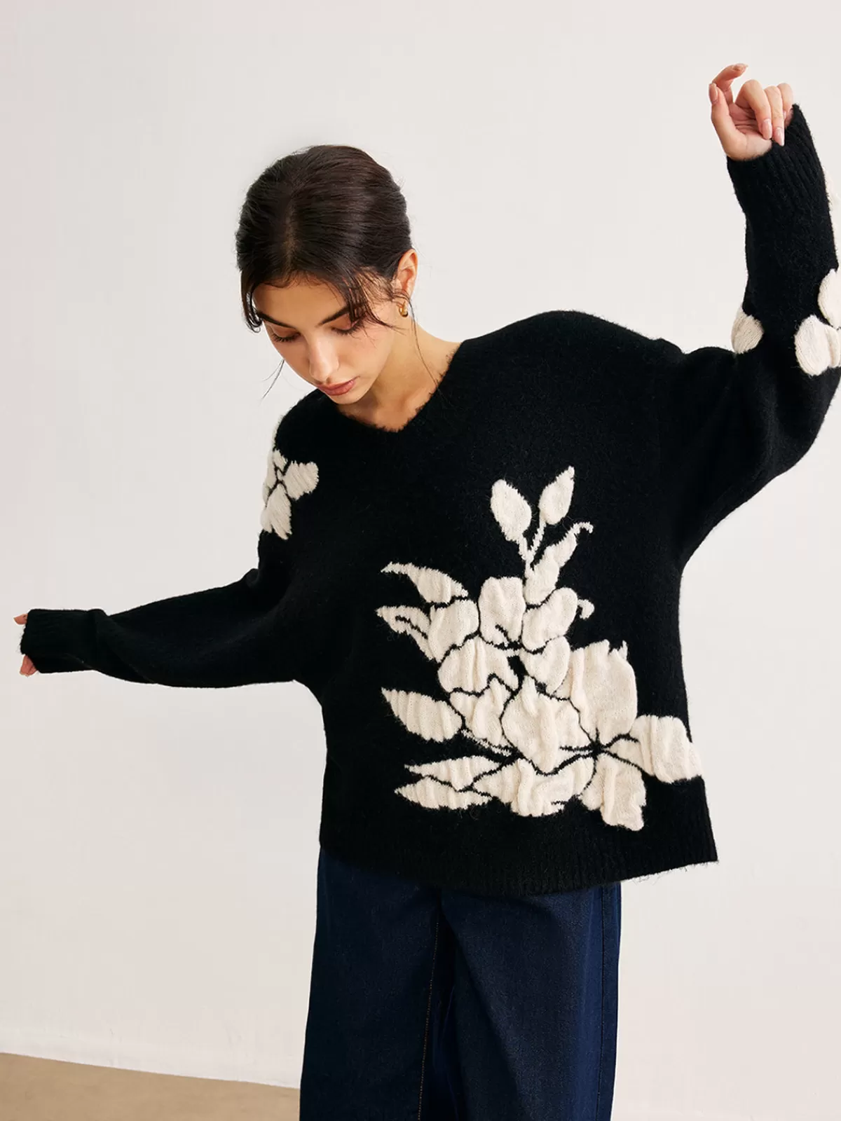 COMMENSE V-Neck Knit-Floral Shift Sweater Black Clearance